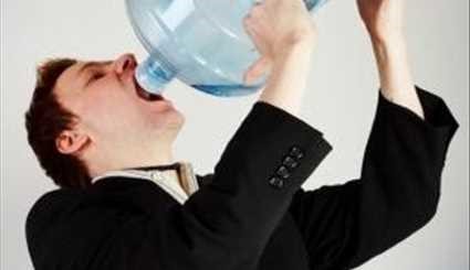 باوری نادرست در خصوص نوشیدن 8 لیوان آب در روز