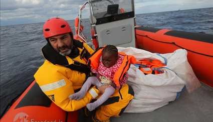 تصاویری از لحظه نجات 112 پناهجو از مرگ