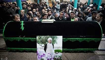 توديع جثمان آية الله رفسنجاني في حسينية جماران
