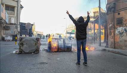 بالصور..احتجاجات حاشدة واشتباكات عنيفة في بلدة 