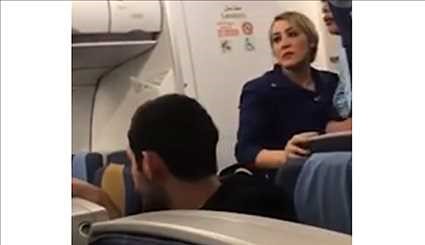ویدیو:کتک کاری با مهماندار زن هواپیما که منجر به فرود اضطراری هواپیما شد