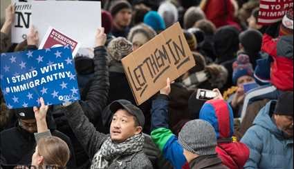 تجمع در فرودگاه های آمریکا علیه قانون مهاجرت ترامپ | تصاویر