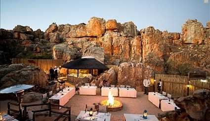 بالصور..فندق منحوت في الصخور بجنوب عاصمة جنوب أفريقيا