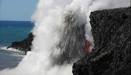 ویدیو:آبشاری از گدازه در هاوایی