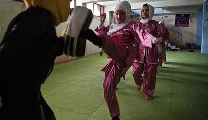 تمرین هنرهای رزمی توسط زنان افغان‎ | تصاویر