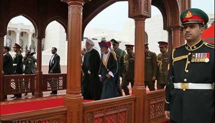 استقبال رسمی پادشاه عمان از رئیس جمهور/ تصاویر