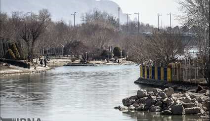 کاهش جریان آب زاینده رود در اصفهان/ تصاویر