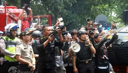 بمبگذار در محاصره پلیس اندونزی +عکس