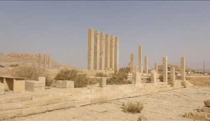 صور عن آثار الدمار الذي خلفة العدوان السعودي على قصر بلقيس التاريخي في محافظة مأرب اليمنية