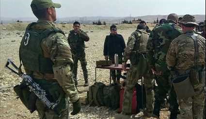 الخبراء العسكريون الروس تدريب الجنود السوريين في ريف دمشق