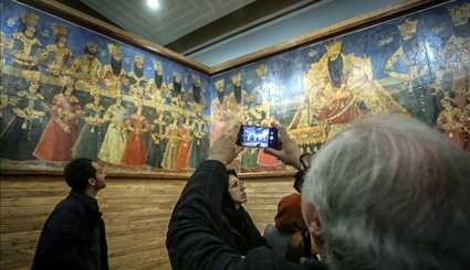 الكشف عن لوحة جدارية نافرة من العهد القاجاري