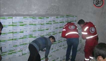 انتهاء عملية إفراغ شاحنات المُساعدت الأُممية الانسانية والغذائية في بلدتي الفوعة وكفريا المحاصرتين في ريف إدلب الشمالي