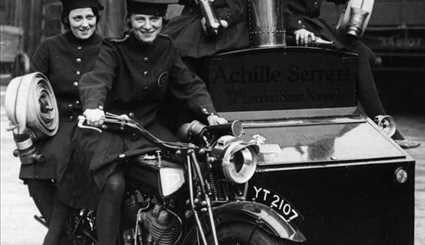 صور تؤرخ ركوب النساء للدراجات النارية في العالم