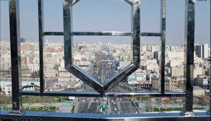 برج آزادی تهران میزبان مسافران نوروزی/ تصاویر