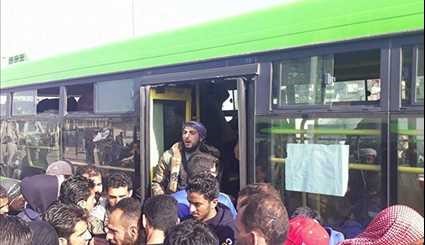 أفراد الأسرة يغادرون حمص لإدلب