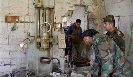 المزيد من الصور لجنود الحكومة السورية في مدينة محررة مؤخرا من دير حافر