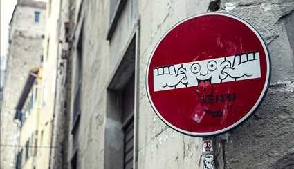 فنان فرنسي يحول إشارات المرور المملة إلى فنون تفاعلية!