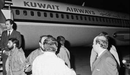 16 فروردین 1367 - فرود هواپیمای ربوده شده کویتی در مشهد/ تصاویر
