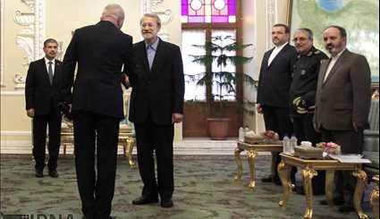 وزير الدفاع الاذربيجاني يلتقي رئيس مجلس الشورى الاسلامي