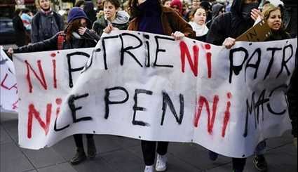 متظاهرون يحتجون على النتيجة من الجولة الأولى من الانتخابات الرئاسية الفرنسية