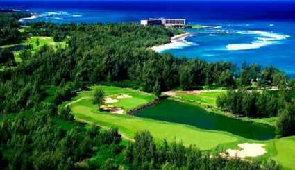 ملاعب الغولف في جزيرة هاواي المطلة على المحيط