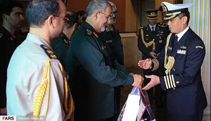 بالصور.. قائد القوة البرية للحرس الثوري يستقبل الملحقين العسكريين الأجانب