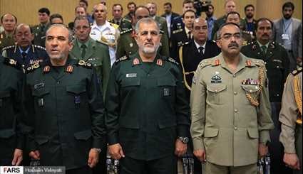 بالصور.. قائد القوة البرية للحرس الثوري يستقبل الملحقين العسكريين الأجانب