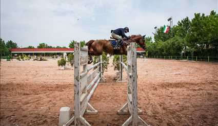 سباق الخيول للقفز على الحواجز في ايران
