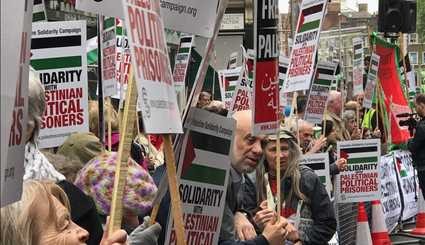 Muslims rally against Israeli occupation of Palestinian territories in London