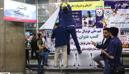 بالصور.. عودة منتخب ايران الى البلد بالمركز الثالث من مونديال كرة القدم الشاطئية