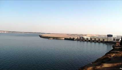 سد الفرات في محافظة الرقة السورية