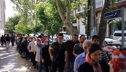 انتخابات ریاست جمهوری و شورای شهر و روستا در حسینیه ارشاد | تصاویر