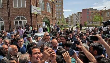 محمد باقر قاليباف يدلي بصوته في مدينة اردبيل
