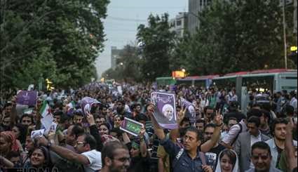 شادی هواداران روحانی در خیابان ولیعصر تهران/ تصاویر