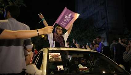 شادی هواداران حسن روحانی در تهران -۳ | تصاویر