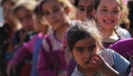 مدنيون مهجرون ينتظرون العودة إلى منازلهم في الموصل في مخيمات النازحين داخليا