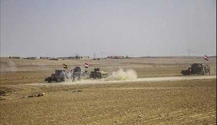 Iraqi Popular Forces Win back More Territories from ISIL at Border with Syria