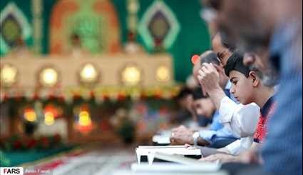 بالصور.. تلاوة القرآن الكريم في ليالي رمضان عند مرقد السيد احمد في شيراز