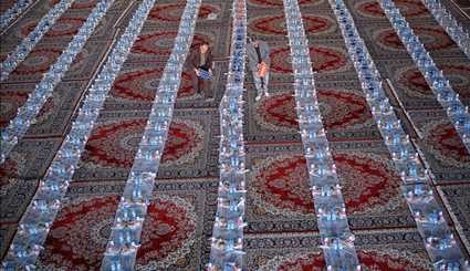 مراسم افطار در حسینیه امام (ره) در همدان | تصاویر