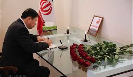 ادای احترام دیپلمات های خارجی به شهدای حملات تروریستی تهران