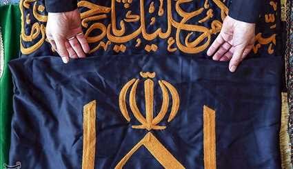 شست و شوی گنبد و تعویض پرچم مسجد جمکران - قم/ تصاویر