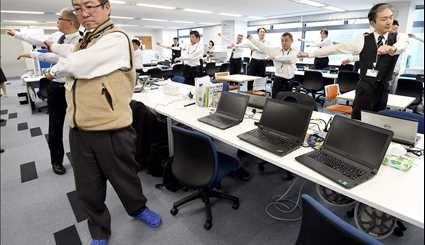 Exercise in Japanese offices / Pictures