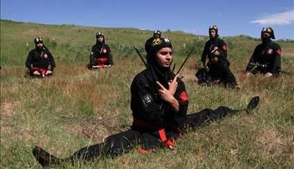 فتيات نينجا ايرانيات في مدينة بروجرد يبدين استعدادهن للدفاع عن الوطن