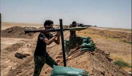 Iraqi Popular Forces Take Position on Iraq-Syria Border in Nineveh