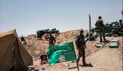 القوات الشعبية العراقية تتخذ موقفها على الحدود العراقية السورية