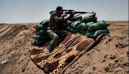 القوات الشعبية العراقية تتخذ موقفها على الحدود العراقية السورية