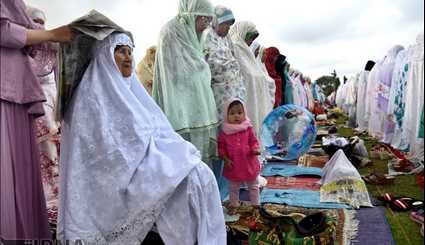 برپایی نماز عید فطر در برخی از کشورها | تصاویر