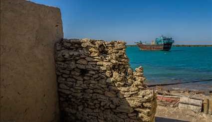 ميناء لافت التاريخي المطل على جزيرة قشم الايرانية