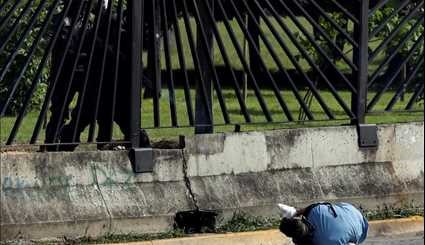 لحظة مقتل شاب معارض في کاراکاس