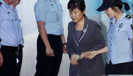 اعتقال الرئيس الكوري السابق من قبل القوات الأمنية الكورية